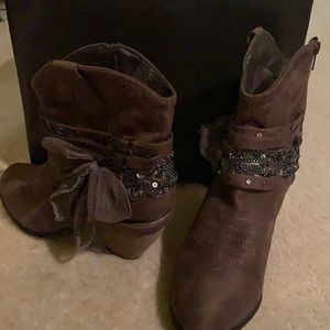 Cowboy boots-size 11.